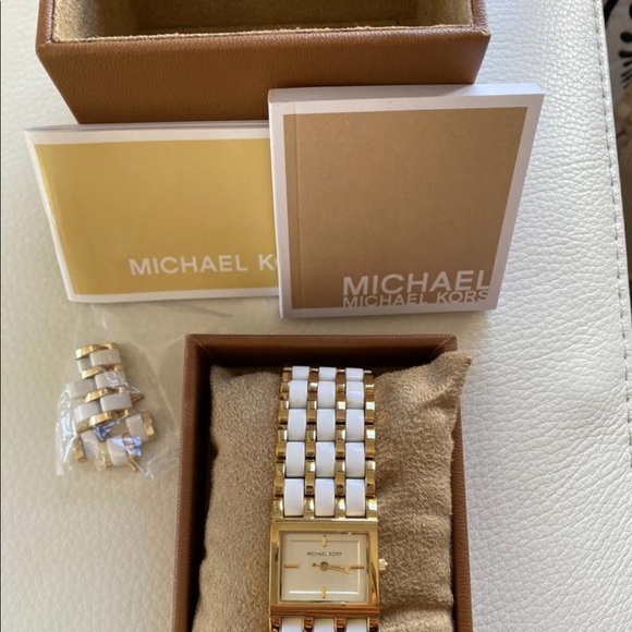Michael Kors Watch Square Dial White and Gold - Picture 3 of 12